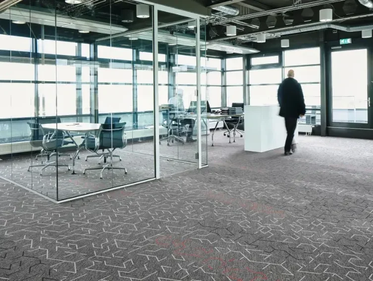 Flotex projectvloer met een lijnenpatroon