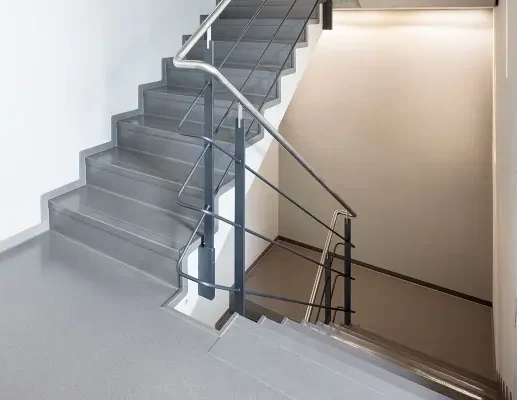 Rubberen trapbekleding in zakelijke omgeving